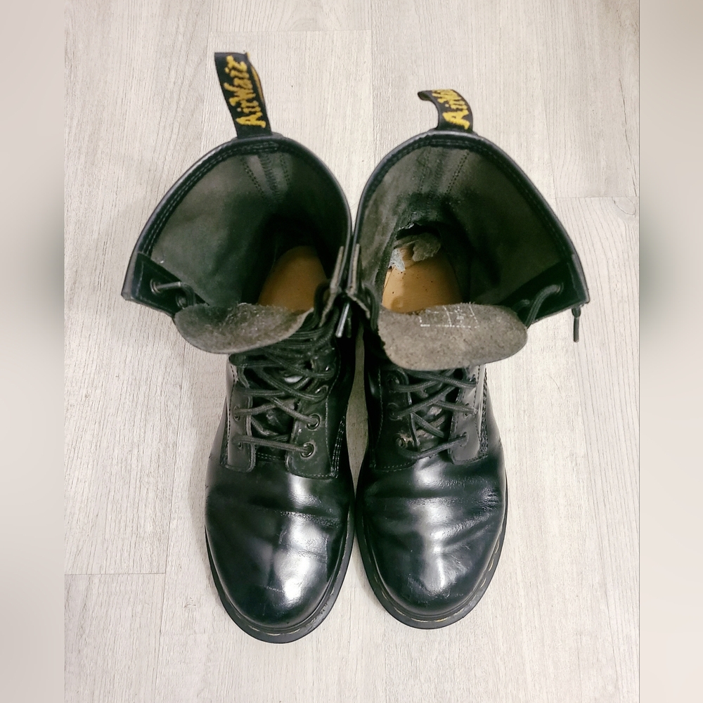 Doc Dr. Martens 1450 16 Hole Combat Boot  size UK 7 US 9L 8M Good Condition